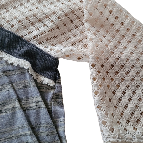 ⭐️3 for $15 Sale⭐️ NWT Maurices Lace Eyelet Sleeve Striped 3/4 Sleeve Blouse - Picture 5 of 6